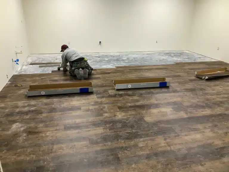 putting-down-laminate-flooring-2022-11-09-09-52-46-utc